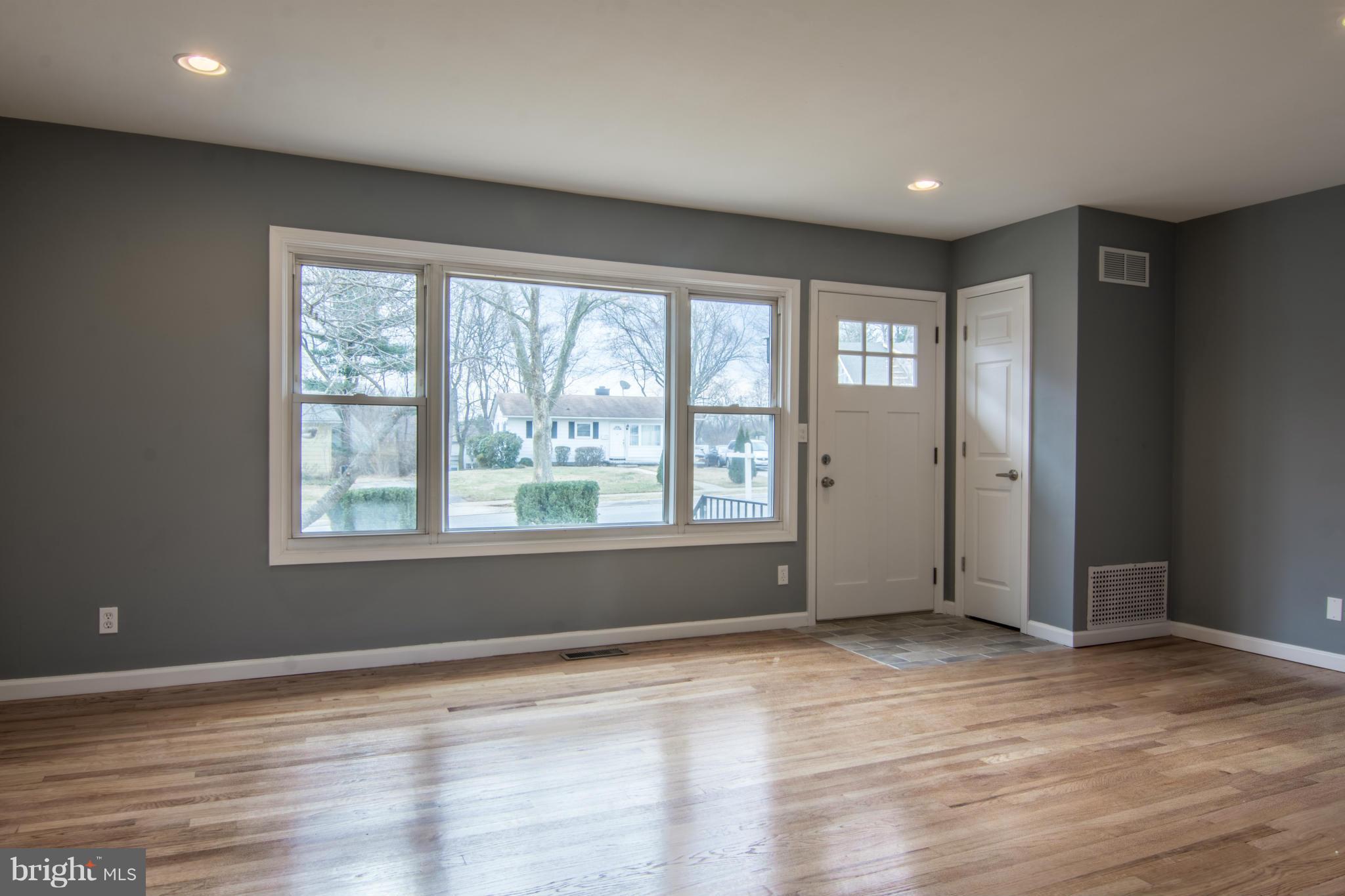 118 Oakmere Road Owings Mills, MD 21117 - Photo 2 of 30 Living Room