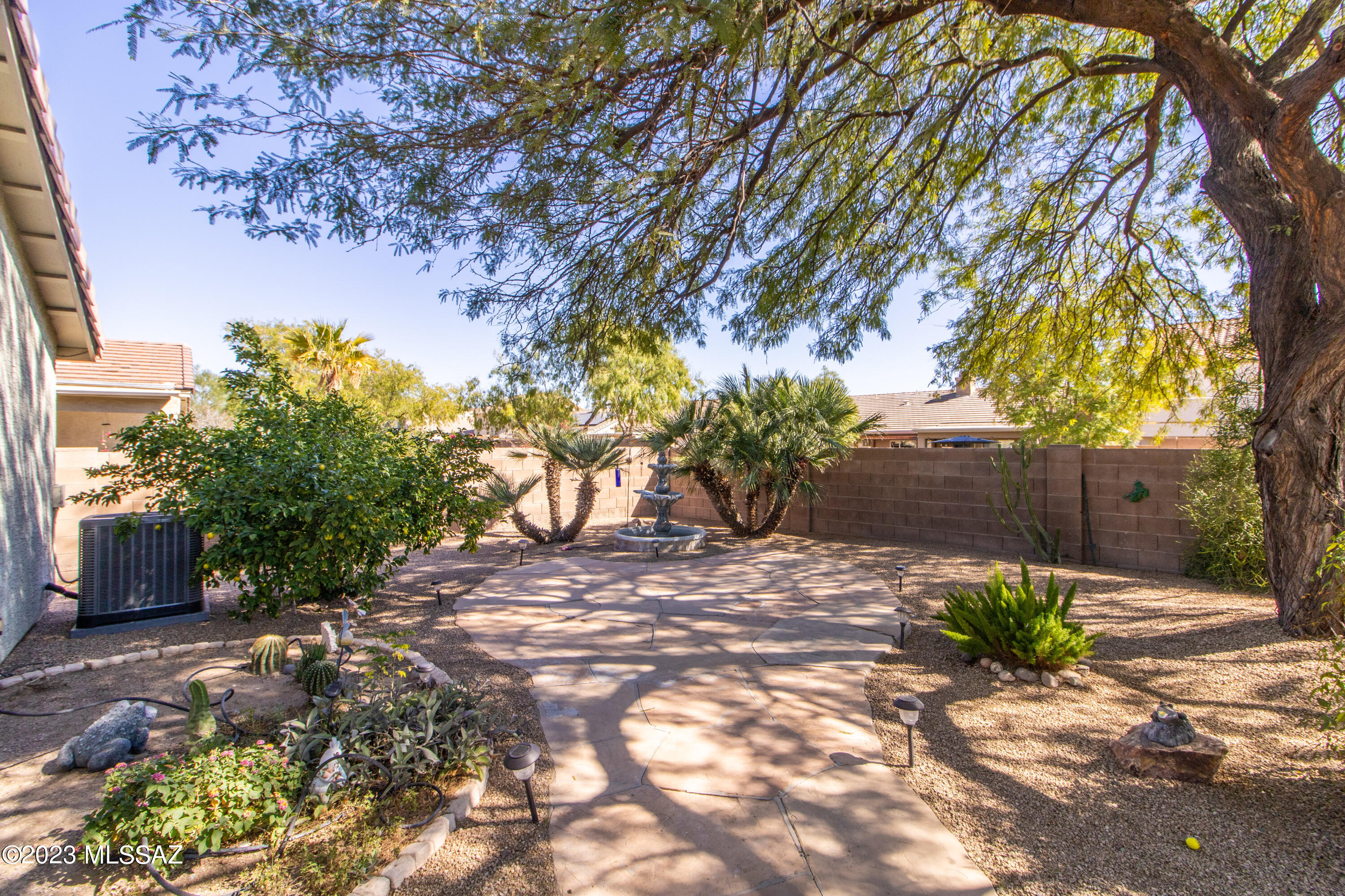 7753 West Oak Stream Road Tucson, AZ 85743 - Photo 4 of 18 IMG_7106