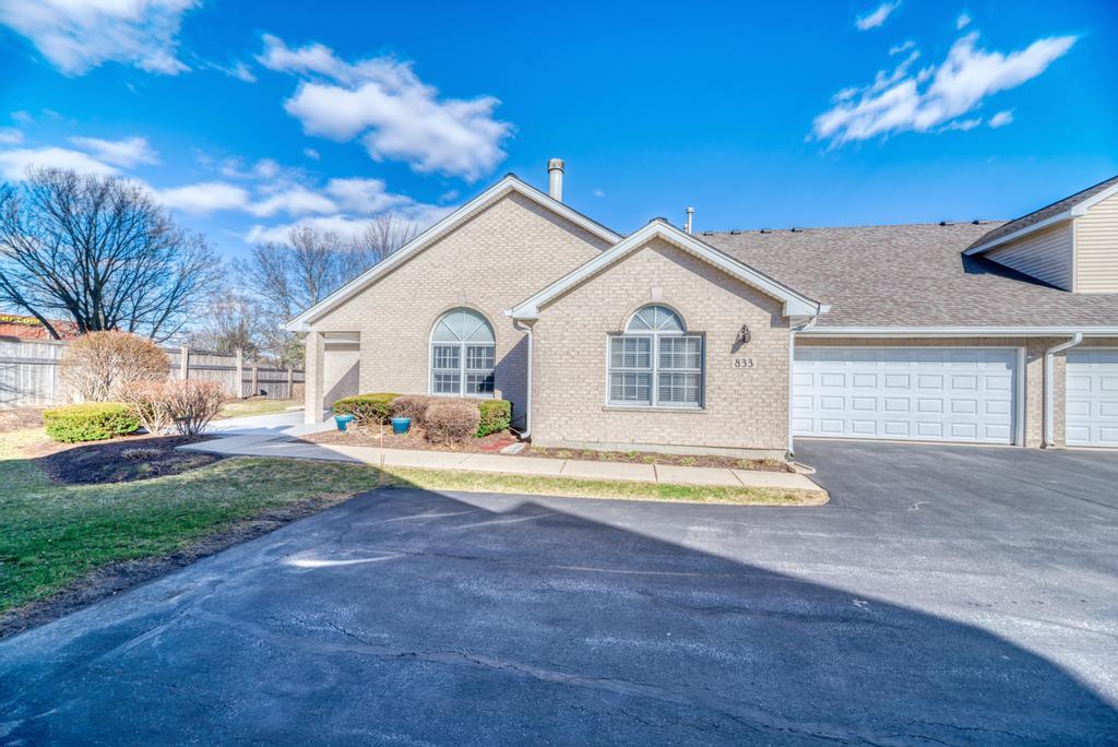 833 Havenshire Road, Unit 833 Naperville, IL 60565 - Photo 2 of 28
