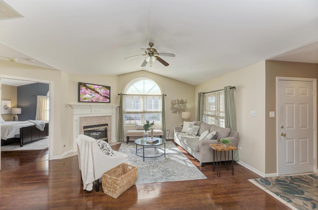 833 Havenshire Road, Unit 833 Naperville, IL 60565 - Photo 5 of 28