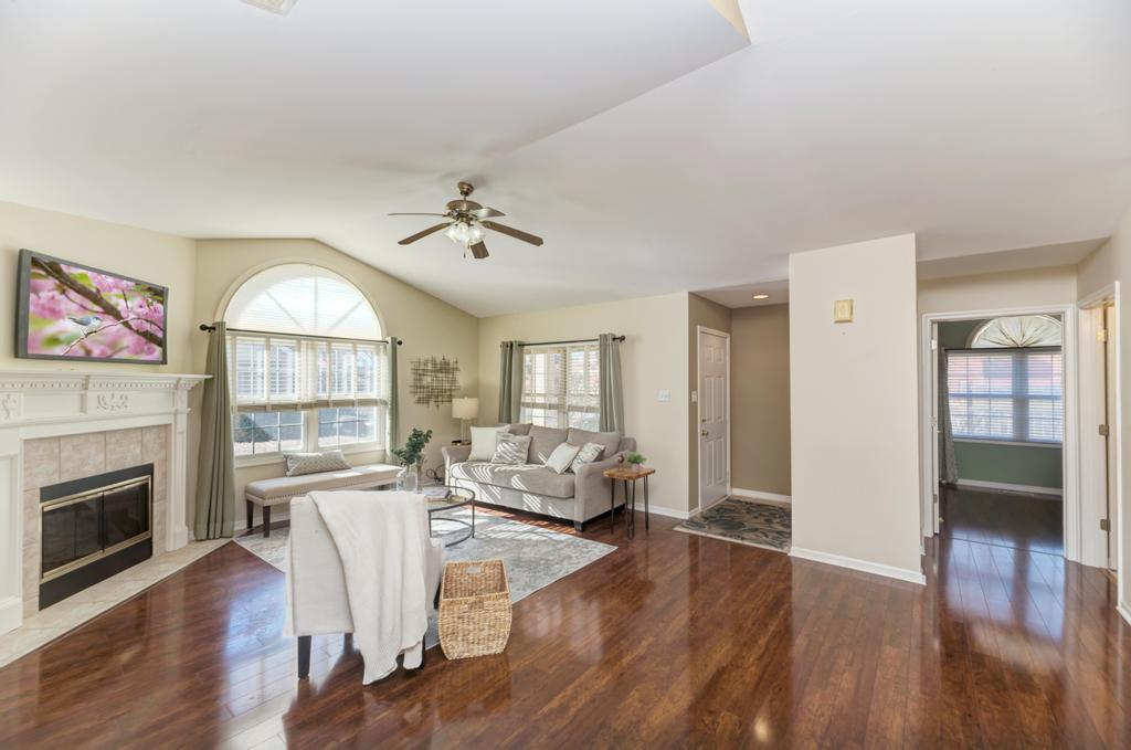 833 Havenshire Road, Unit 833 Naperville, IL 60565 - Photo 6 of 28
