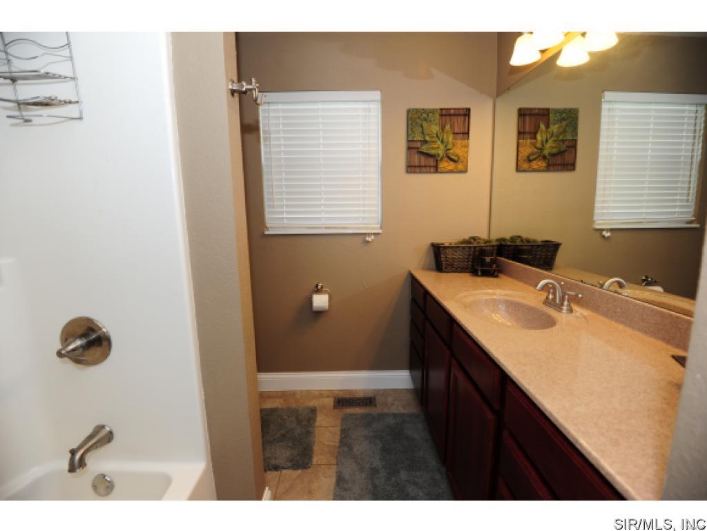 828 Ridge Road Waterloo, IL 62298 - Photo 15 of 36