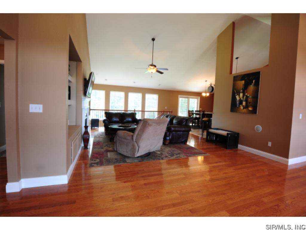 828 Ridge Road Waterloo, IL 62298 - Photo 4 of 36