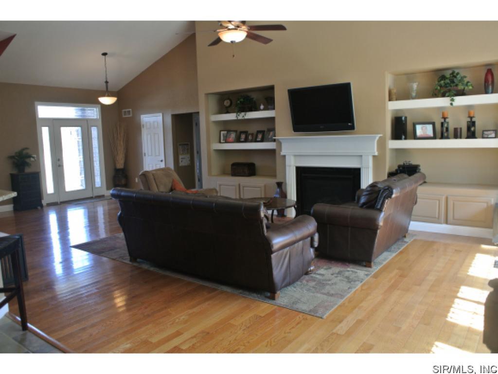 828 Ridge Road Waterloo, IL 62298 - Photo 5 of 36