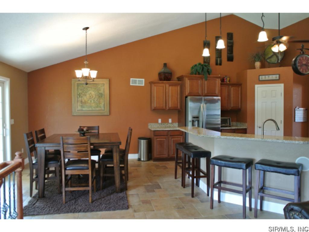 828 Ridge Road Waterloo, IL 62298 - Photo 6 of 36