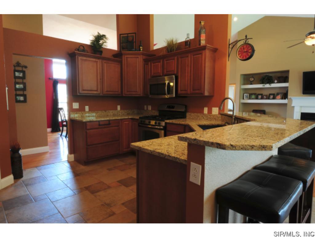 828 Ridge Road Waterloo, IL 62298 - Photo 8 of 36