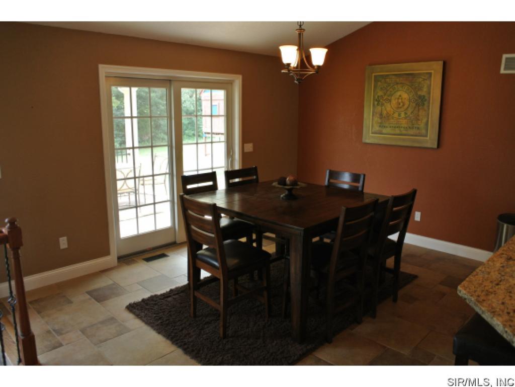 828 Ridge Road Waterloo, IL 62298 - Photo 9 of 36