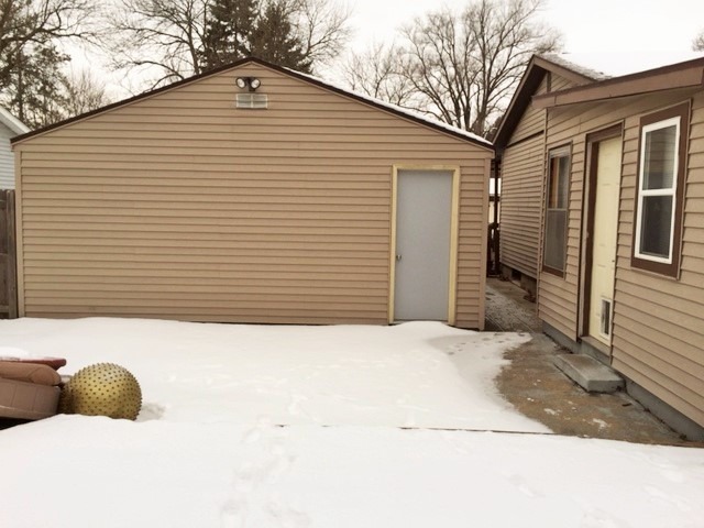 1218 Vienna Boulevard DeKalb, IL 60115 - Photo 5 of 15