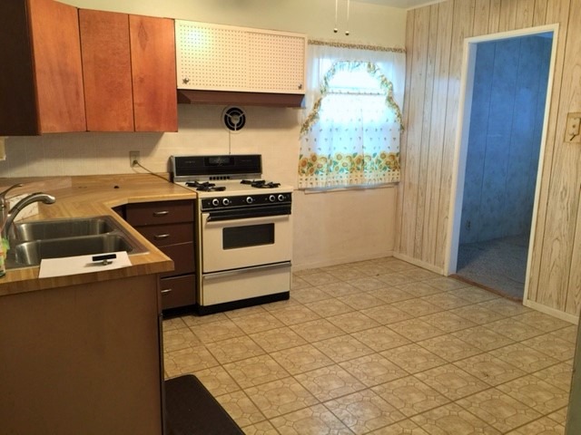 1218 Vienna Boulevard DeKalb, IL 60115 - Photo 9 of 15