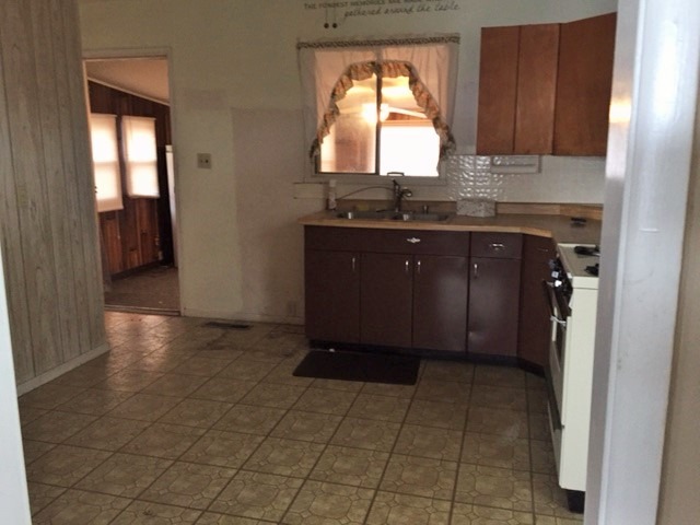 1218 Vienna Boulevard DeKalb, IL 60115 - Photo 10 of 15