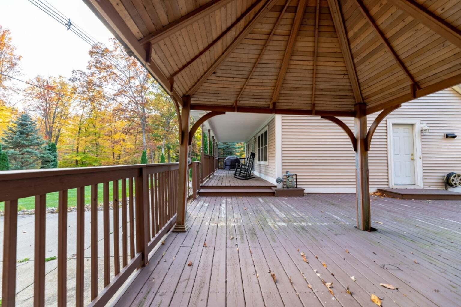 14909 Hickory Street Spring Lake, MI 49456 - Photo 4 of 51 20220815082653799261000000-o