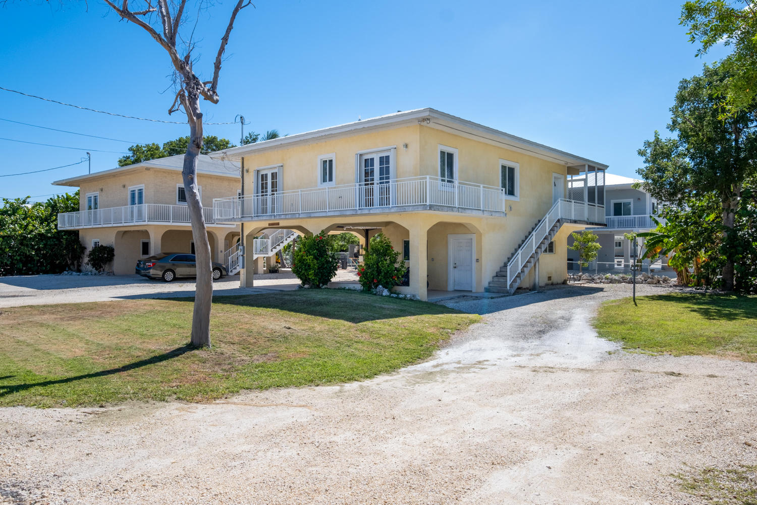 975 Gibraltar Road Key Largo, FL 33037 - Photo 2 of 31 Driveway
