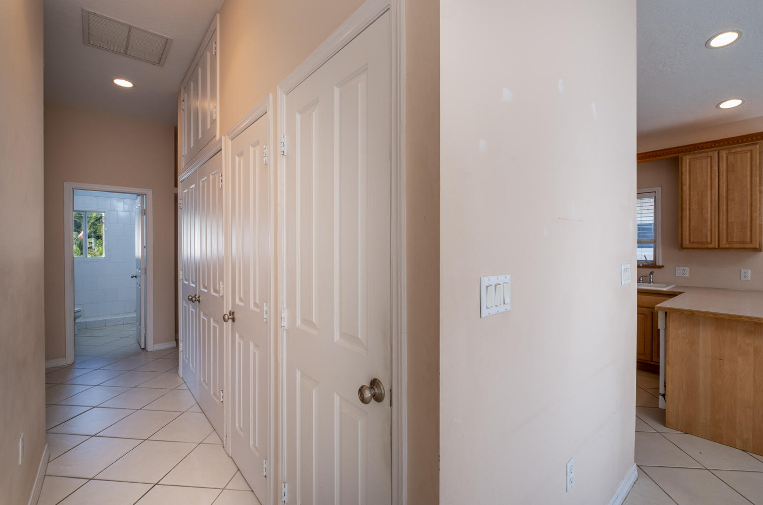 975 Gibraltar Road Key Largo, FL 33037 - Photo 14 of 31 Hallway