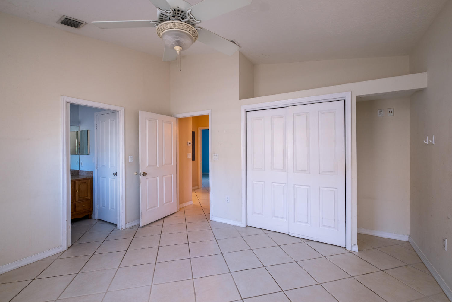 975 Gibraltar Road Key Largo, FL 33037 - Photo 21 of 31 Master Bedroom