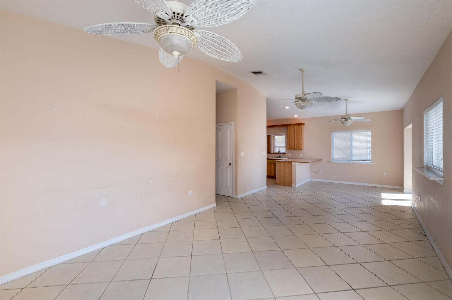 975 Gibraltar Road Key Largo, FL 33037 - Photo 6 of 31 Living Room