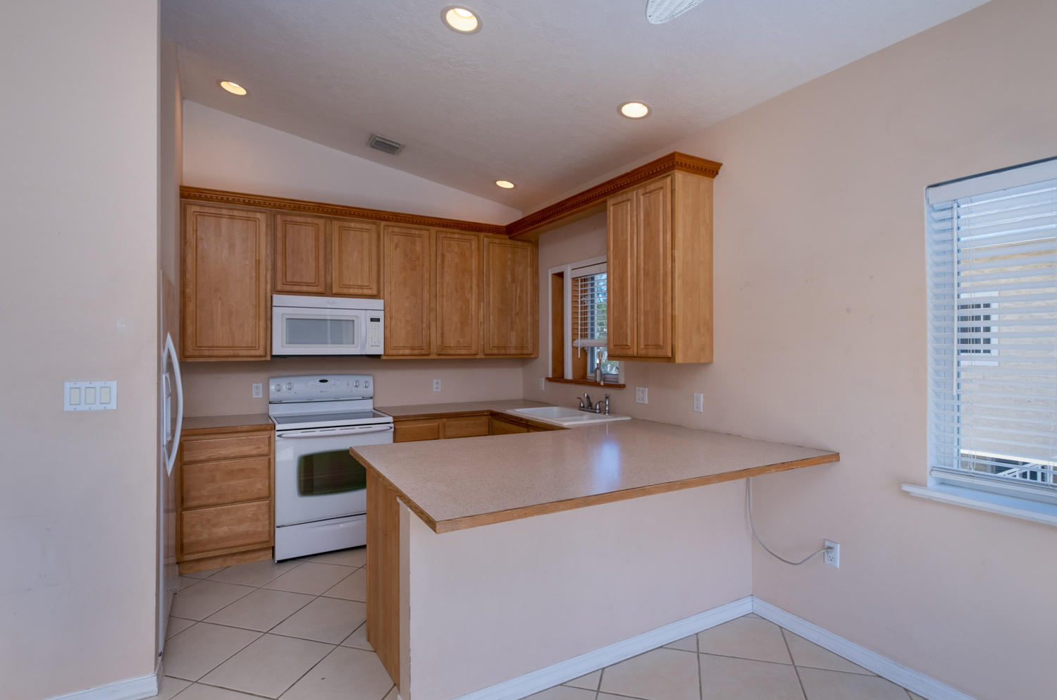 975 Gibraltar Road Key Largo, FL 33037 - Photo 9 of 31 Kitchen