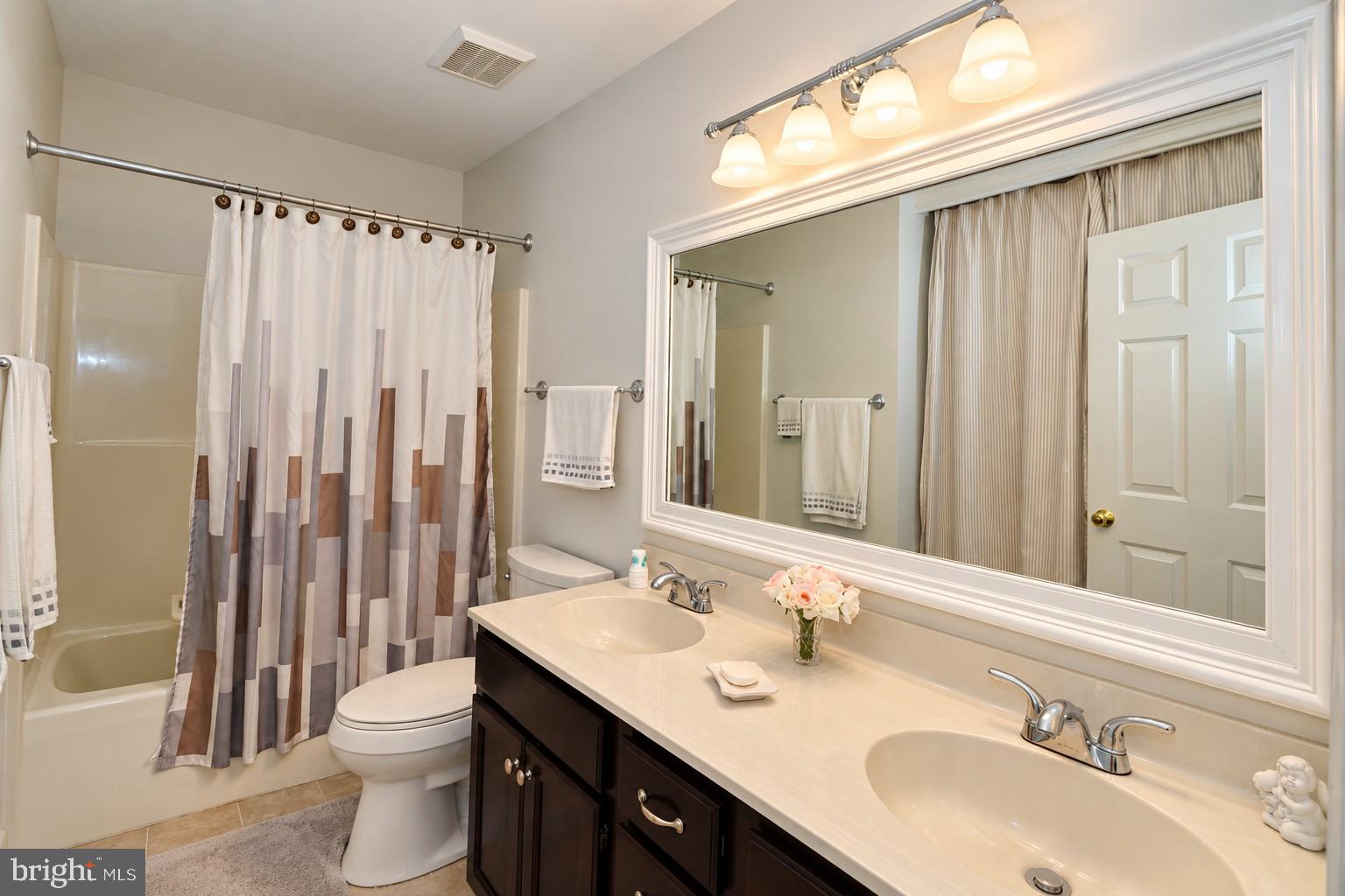 145 Moser Road Warrenton, VA 20186 - Photo 18 of 28 Hallway full bathroom