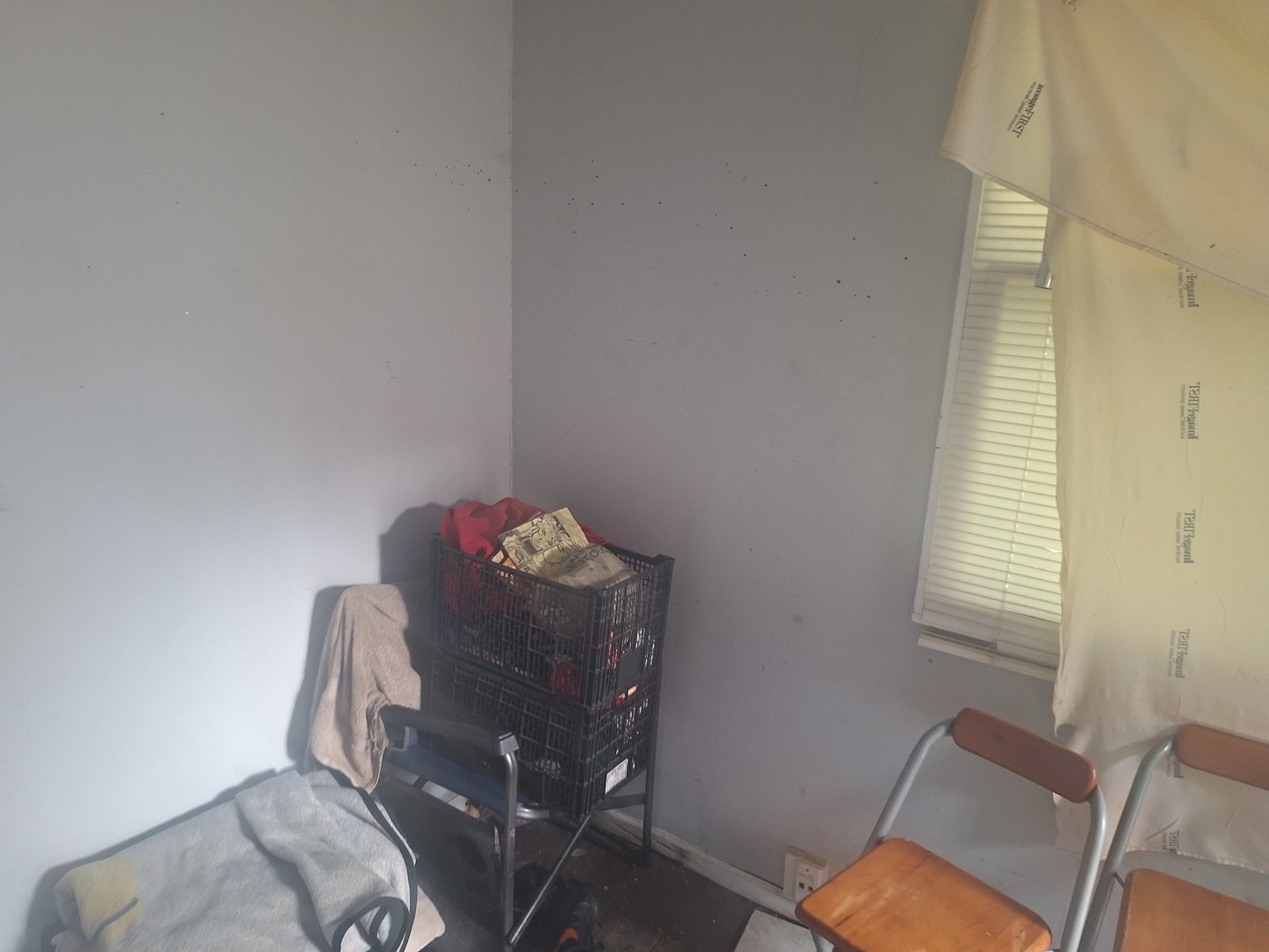 9351 South Manistee Avenue Chicago, IL 60617 - Photo 6 of 23 a workspace with furniture and a window