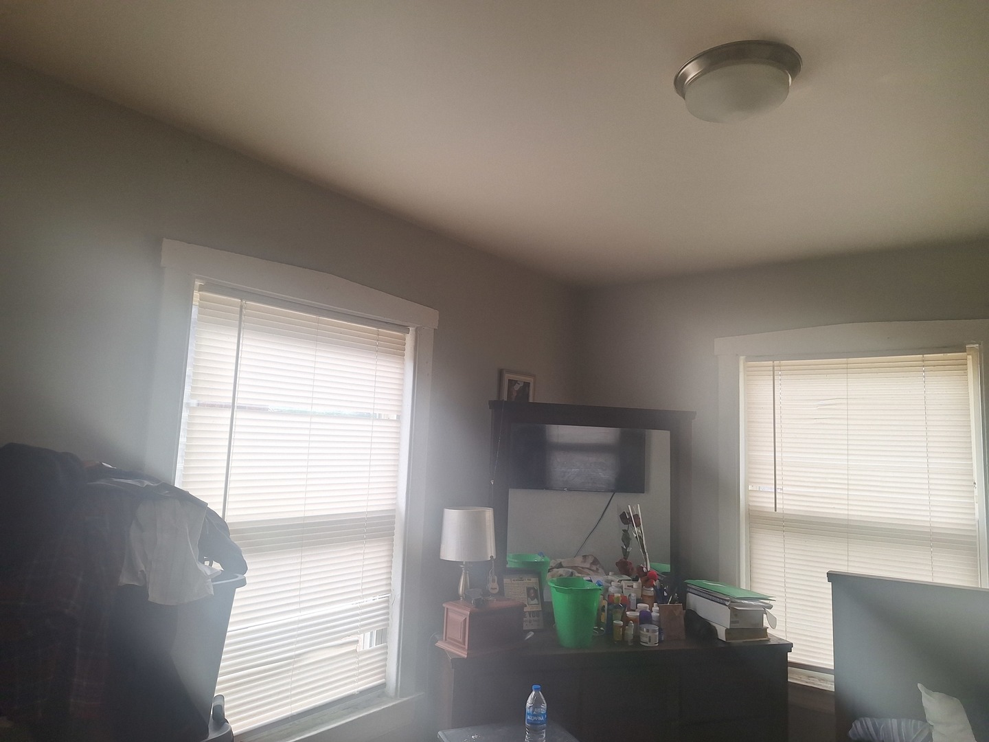 9351 South Manistee Avenue Chicago, IL 60617 - Photo 7 of 23 a living room with furniture and a window