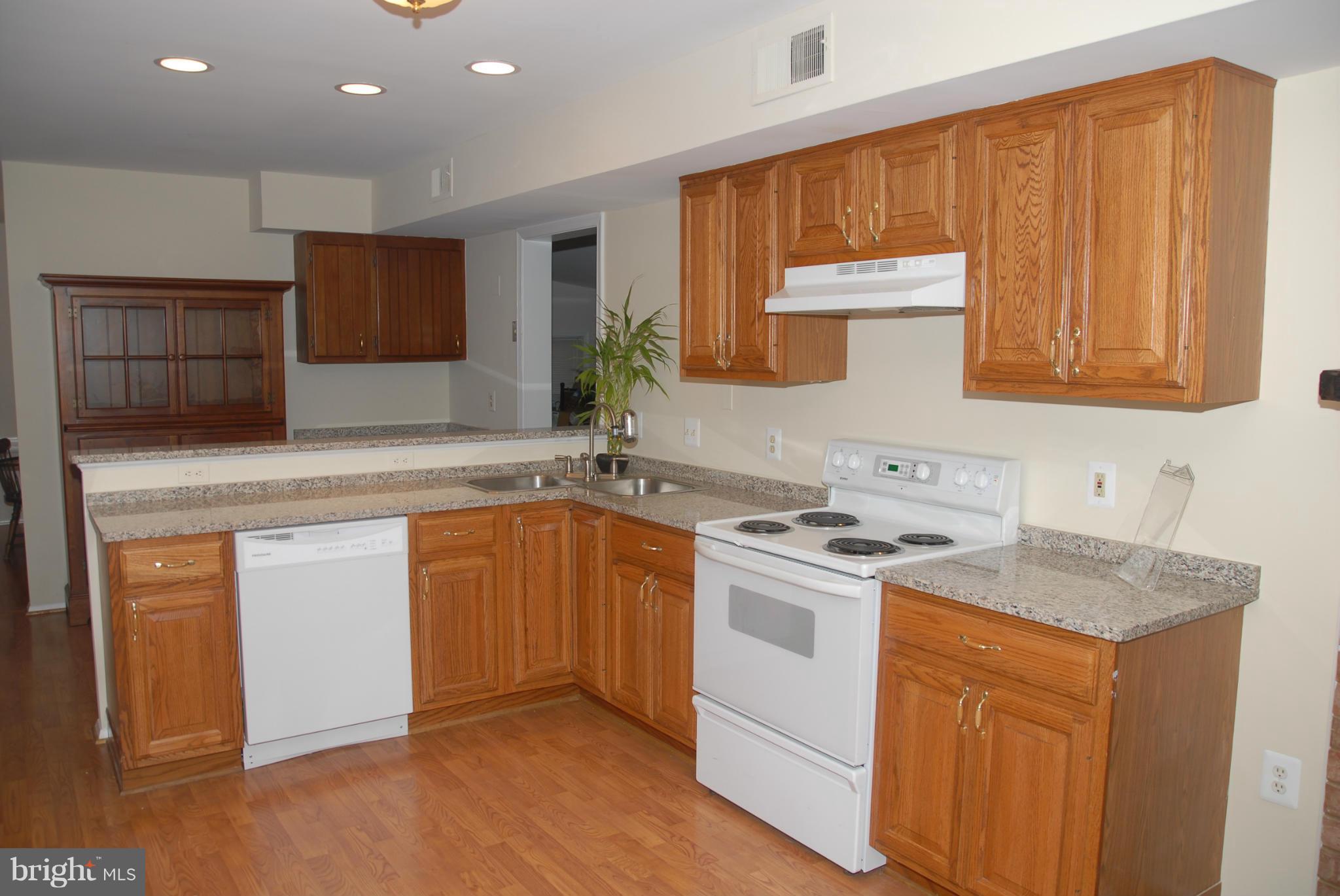 1518 Stuart Road Herndon, VA 20170 - Photo 2 of 16 Kitchen