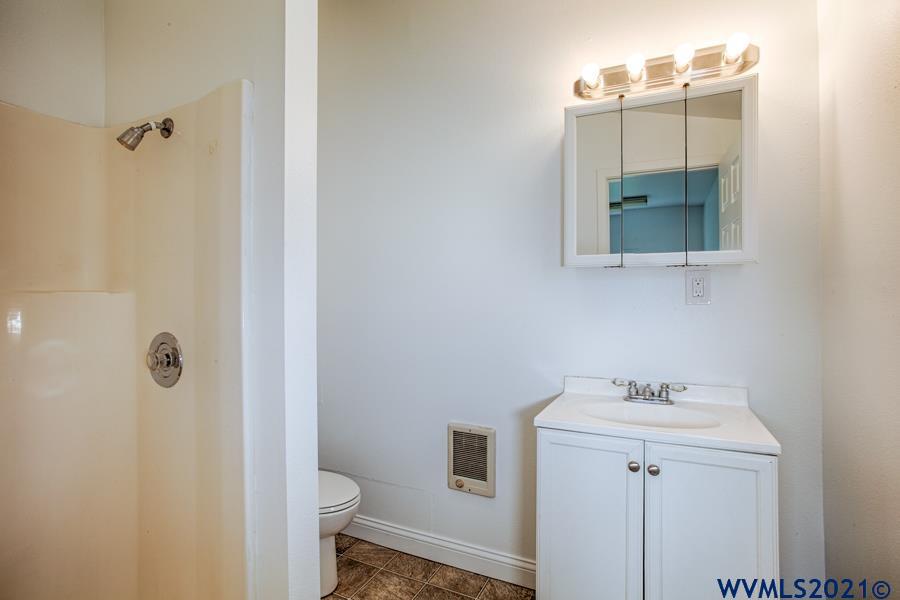 4565 Hazelgreen Road Northeast Salem, OR 97305 - Photo 13 of 42 Gallery Image 13