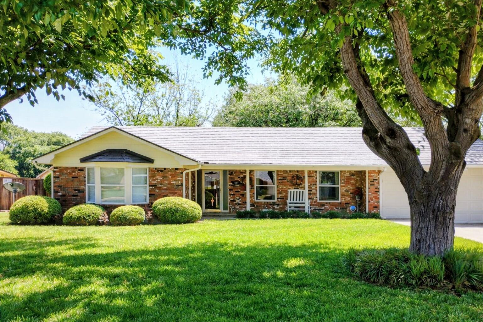 1007 West Edwards Street Olney, TX 76374 - Photo 1 of 3 a house view with a garden space