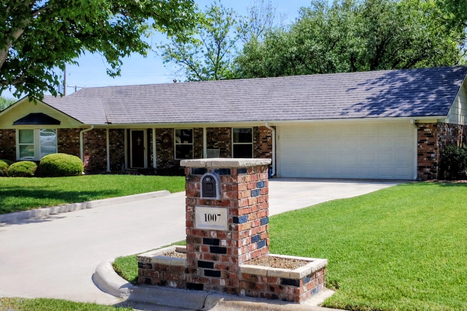 1007 West Edwards Street Olney, TX 76374 - Photo 3 of 3 a front view of a house with garden