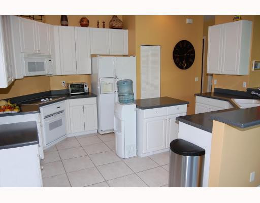 335 Southwest 16th Street Boca Raton, FL 33432 - Photo 5 of 7 Kitchen