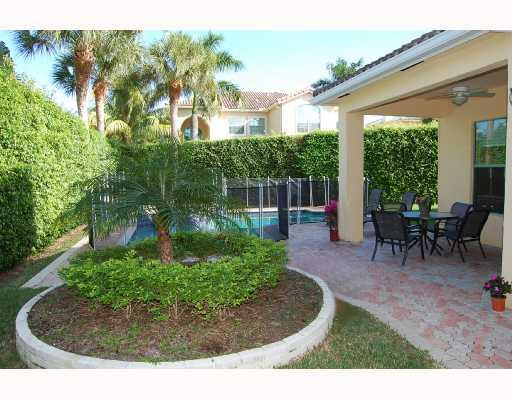 335 Southwest 16th Street Boca Raton, FL 33432 - Photo 7 of 7 Yard/Garden