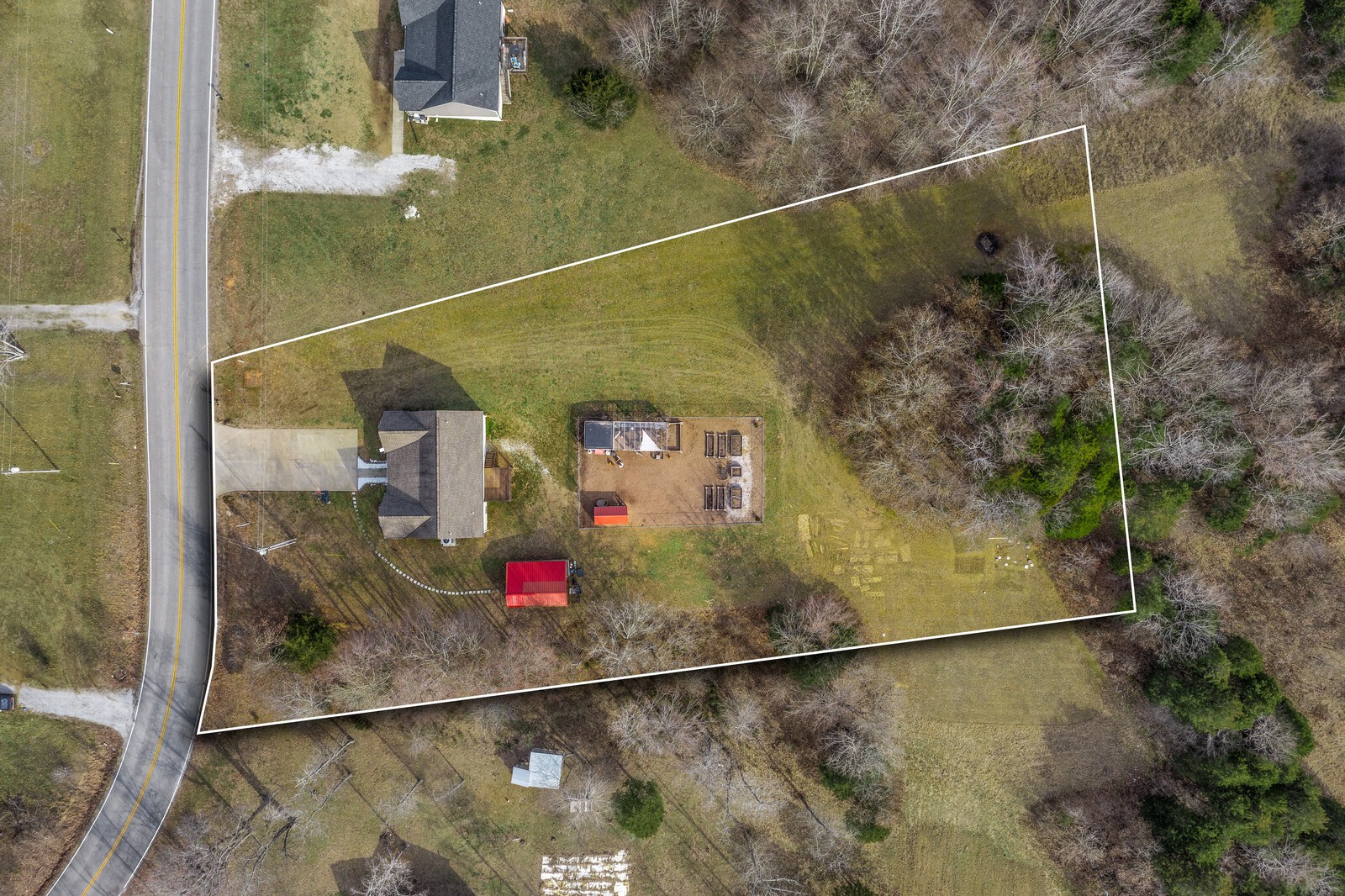 984 Hooper Road Charlotte, TN 37036 - Photo 1 of 46 Gallery Image 1