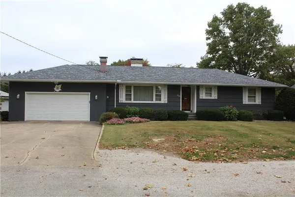 $169,900 | 202 Connecticut Avenue, Westville, IL 61883
