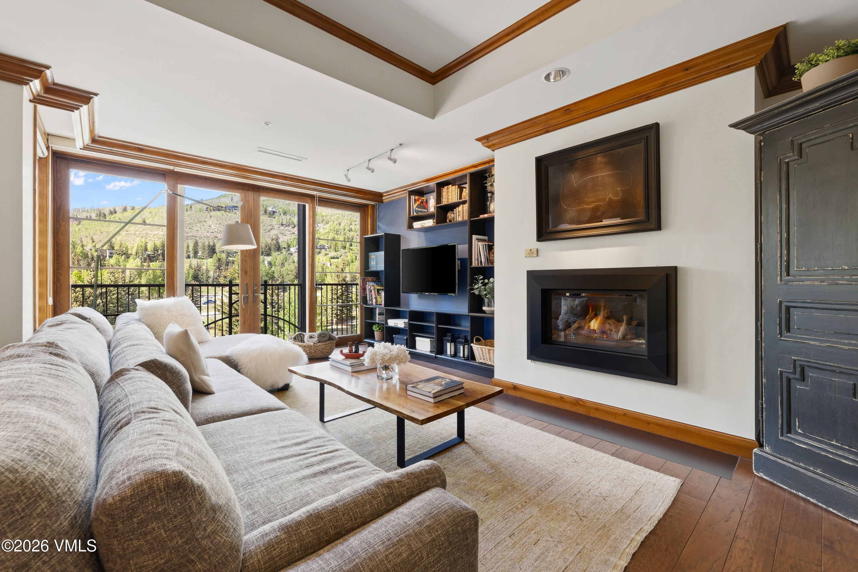 728 West Lionshead Circle, Unit R514 Vail, CO 81657 - Photo 7 of 36 Well appointed living room