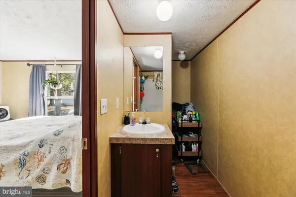 a en suite bathroom with a sink and a mirror