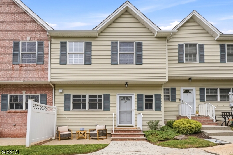 29 Riga Court Scotch Plains, NJ 07076 - Photo 2 of 36 Gallery Image 2