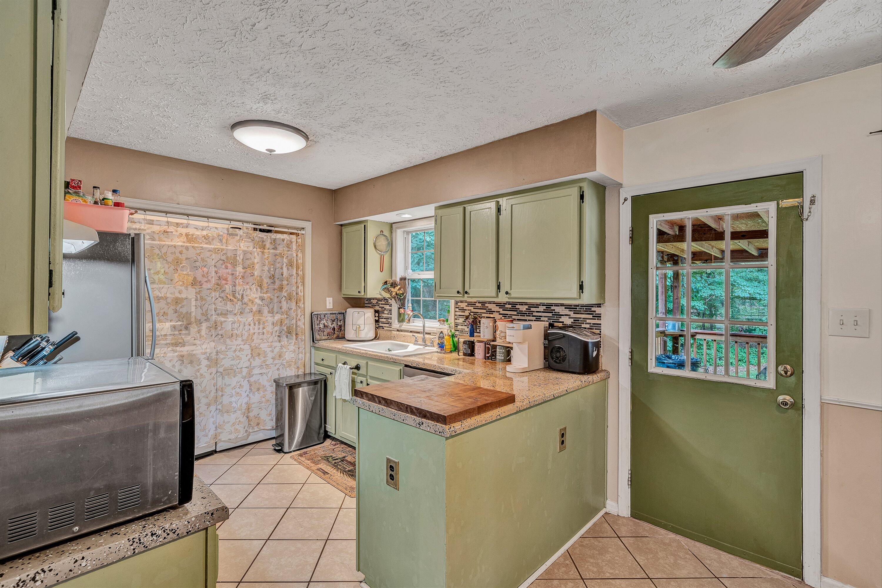 1145 Farmington Road Hardy, VA 24101 - Photo 7 of 32 09-VM-09429