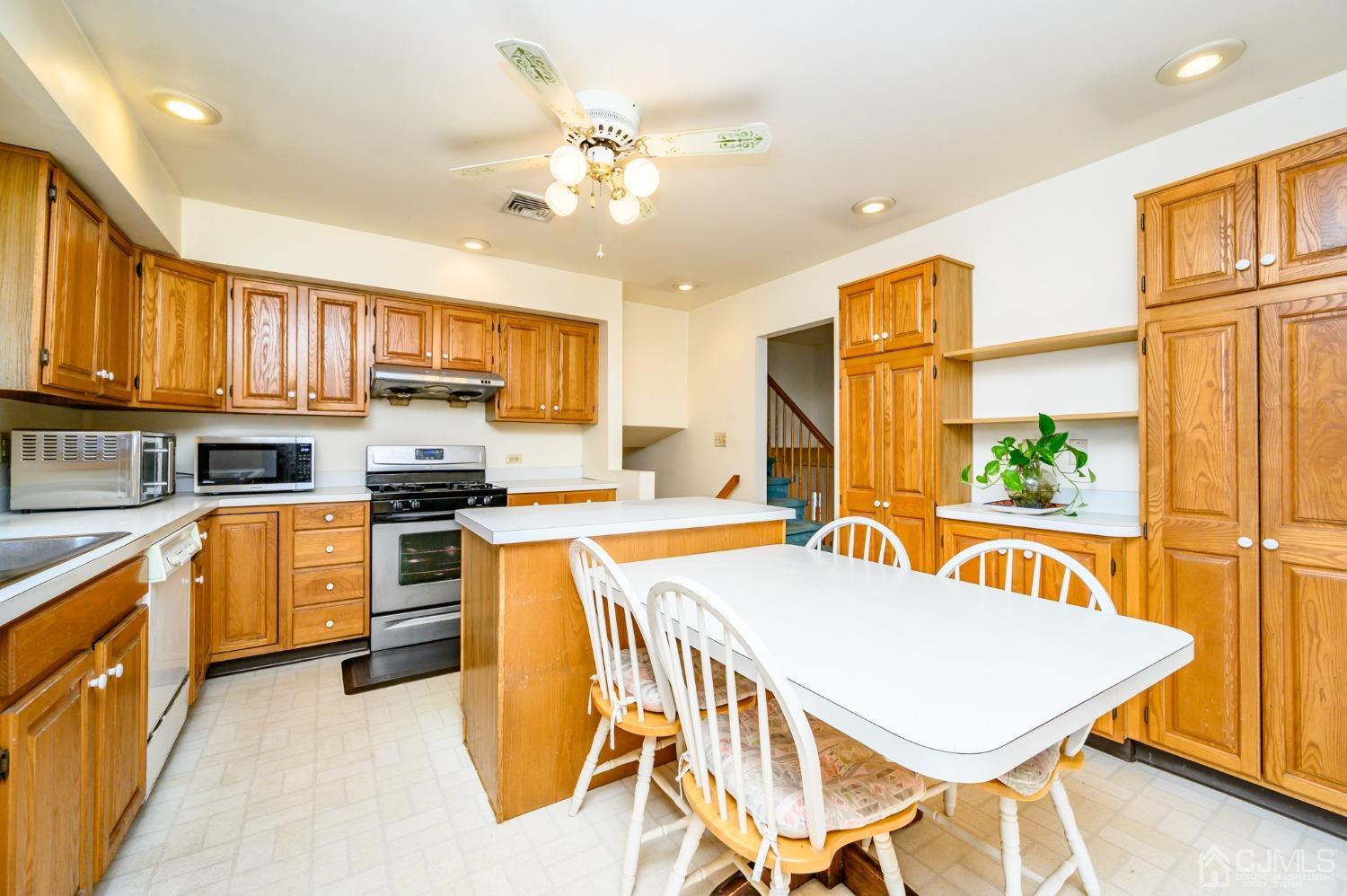 66 Rieder Road Edison, NJ 08817 - Photo 19 of 52 Gallery Image 19