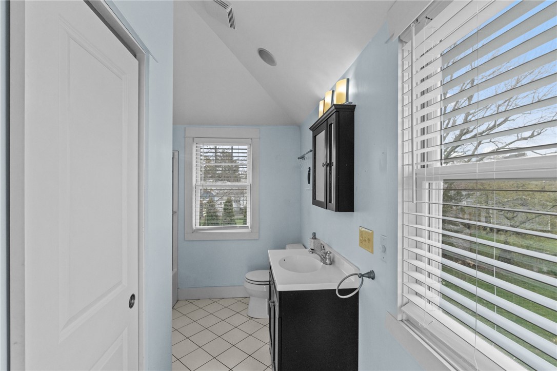 152 Riverside Street Portsmouth, RI 02871 - Photo 37 of 50