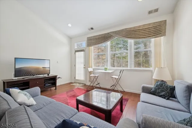 $550,000 | 17 Ebersohl Circle, Whitehouse Station, NJ 08889