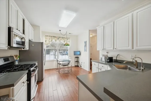 $550,000 | 17 Ebersohl Circle, Whitehouse Station, NJ 08889