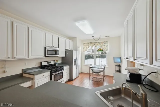 $550,000 | 17 Ebersohl Circle, Whitehouse Station, NJ 08889