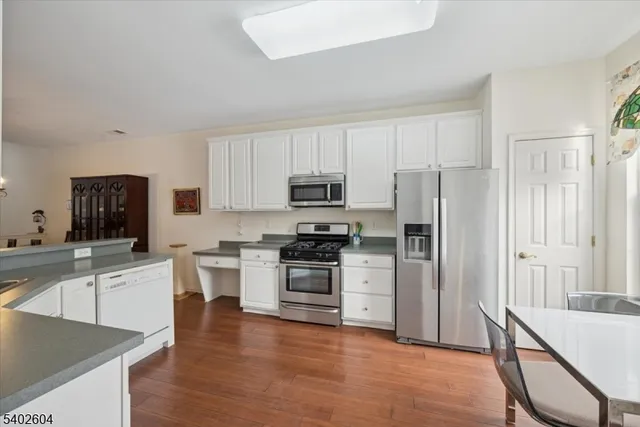 $550,000 | 17 Ebersohl Circle, Whitehouse Station, NJ 08889