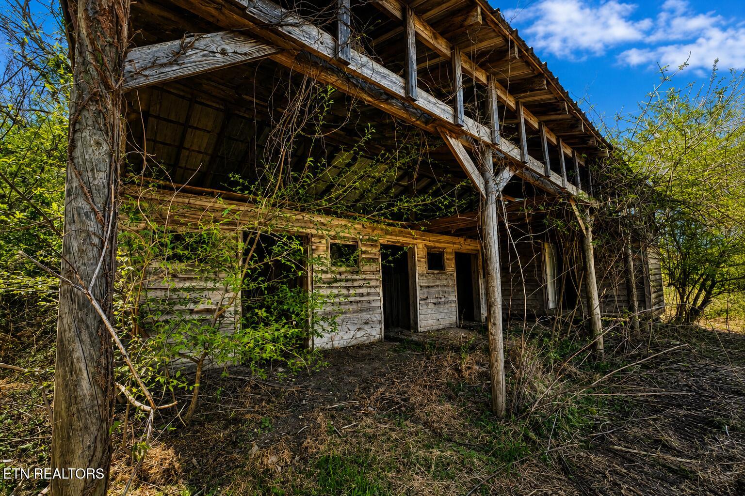 168 Church Road La Follette, TN 37766 - Photo 48 of 54 Stall Barn