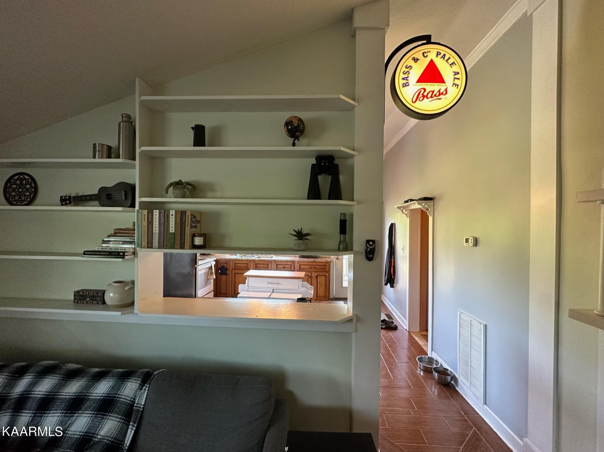 609 Bryan Road Rutledge, TN 37861 - Photo 31 of 47 a room with a table and a clock