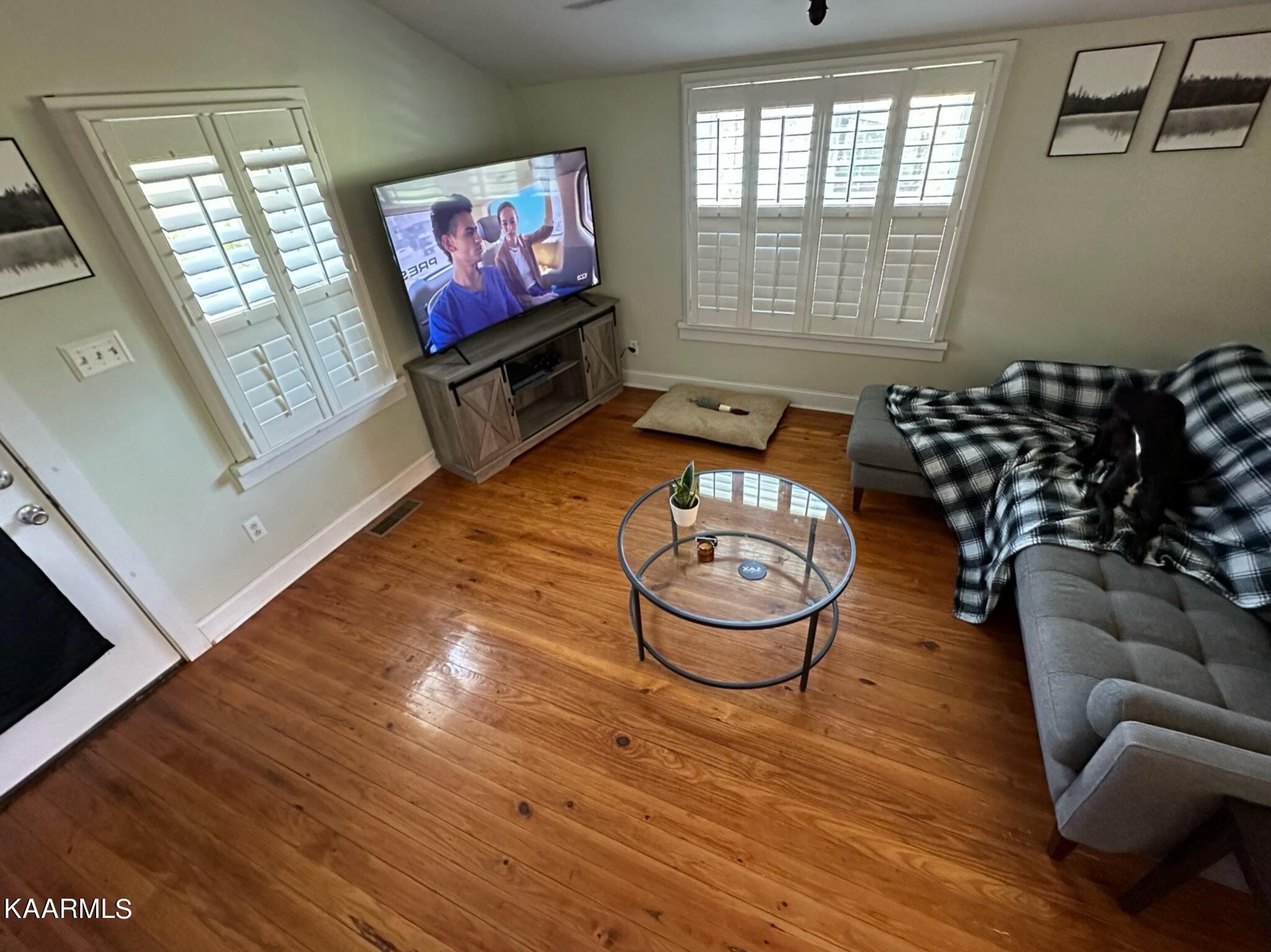 609 Bryan Road Rutledge, TN 37861 - Photo 33 of 47 a living room with furniture and a flat screen tv