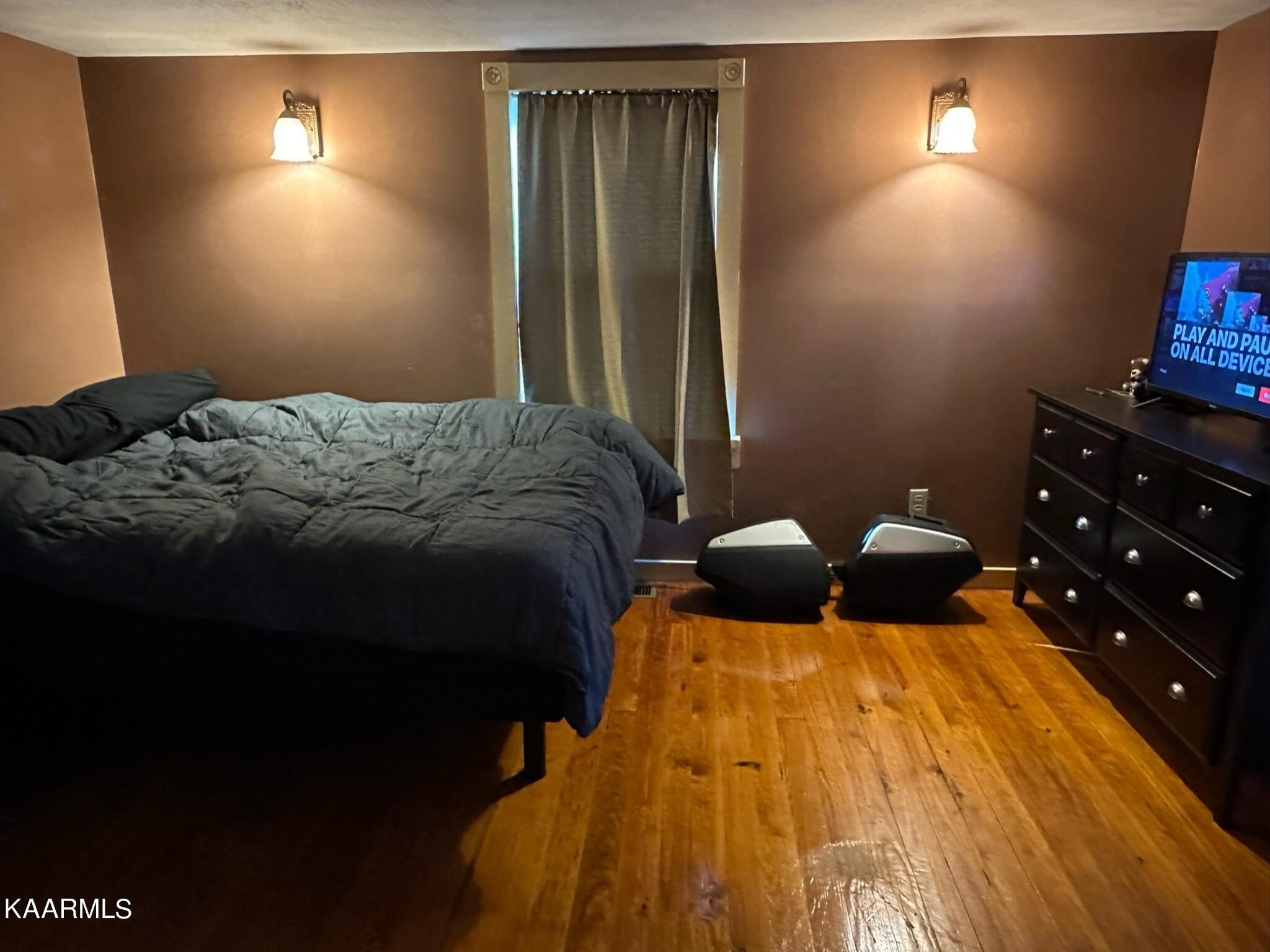 609 Bryan Road Rutledge, TN 37861 - Photo 37 of 47 a bedroom with a bed and a lamp on table