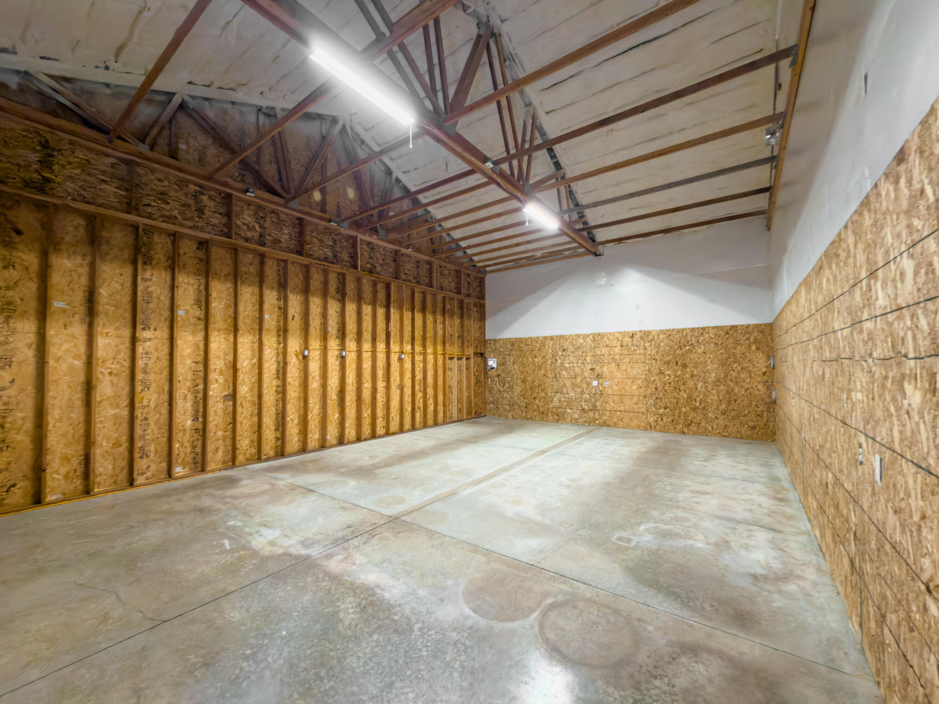 17140 Fontana Road Bend, OR 97707 - Photo 13 of 22 a view of parking garage