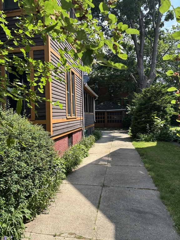 123 Buckingham Street Springfield, MA 01109 - Photo 3 of 27 Gallery Image 3