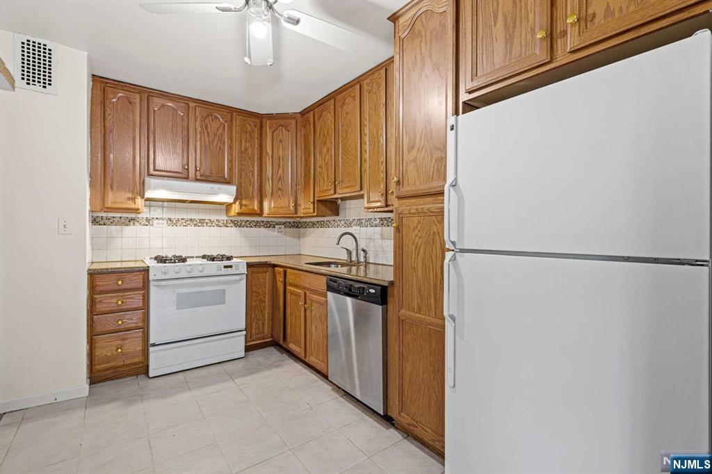 39 East 39th Street Paterson, NJ 07514 - Photo 8 of 22