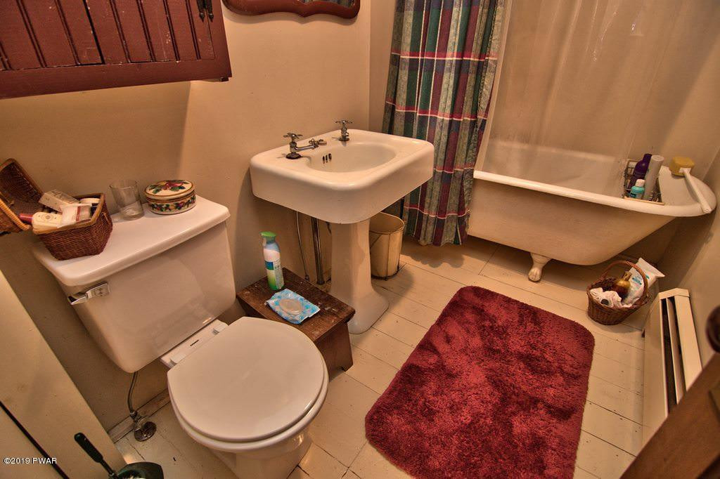 400 Honesdale Road Waymart, PA 18472 - Photo 49 of 66 second Floor Full Bathroom