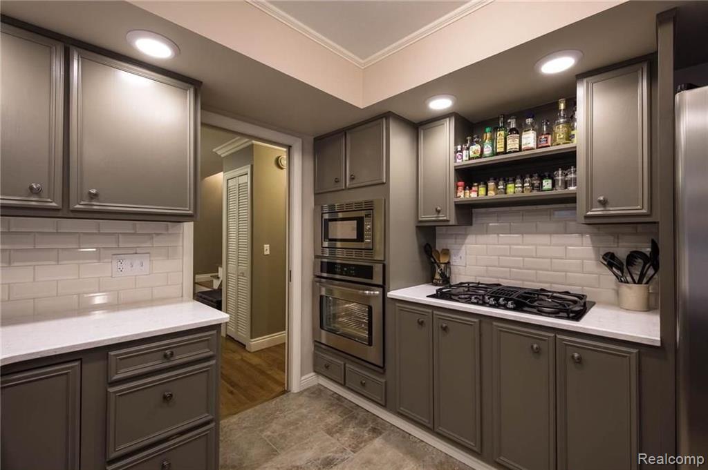 29984 Barwell Road Farmington Hills, MI 48334 - Photo 13 of 25